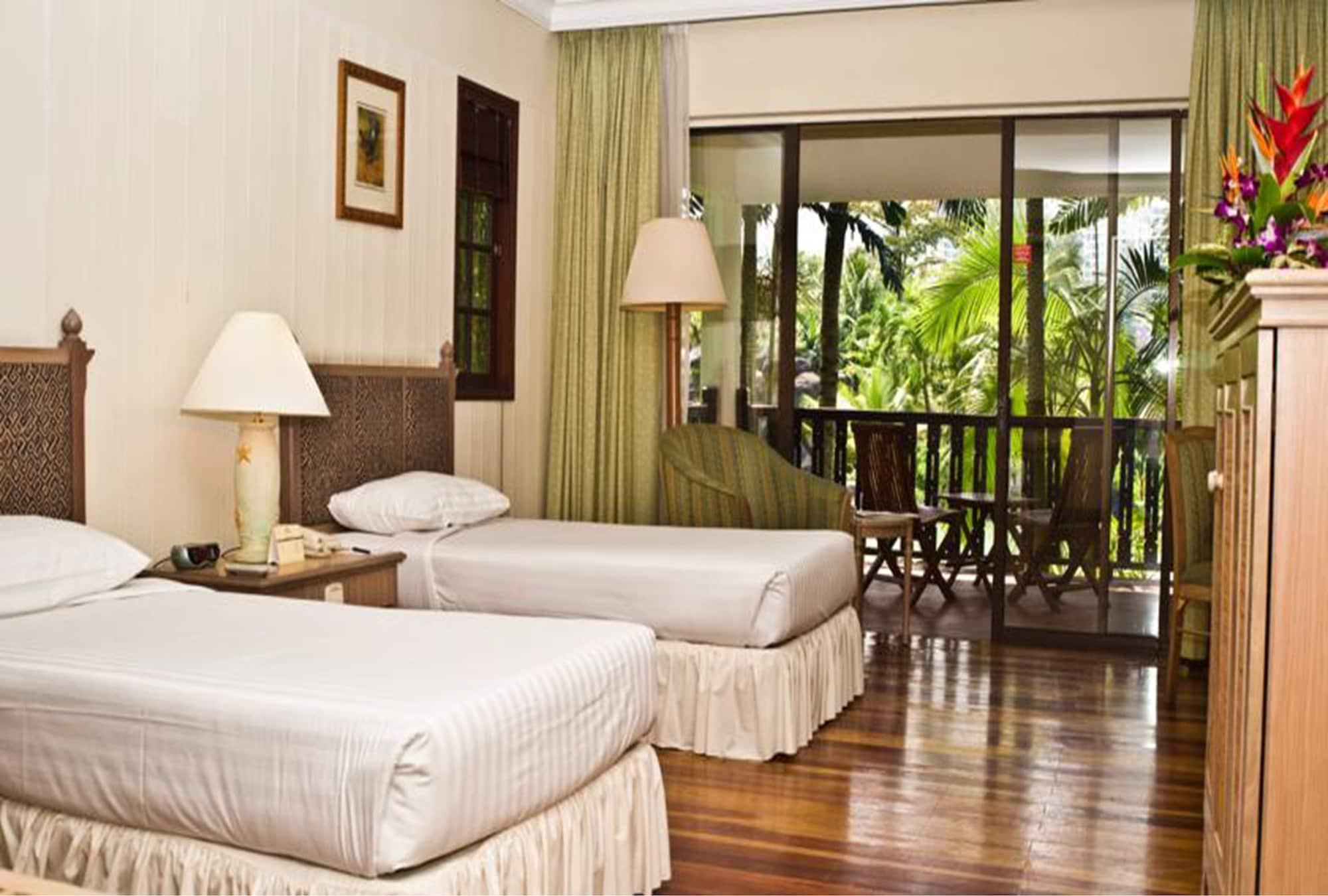 Mines Beach Resort Hotel Сери Кембанган Екстериор снимка