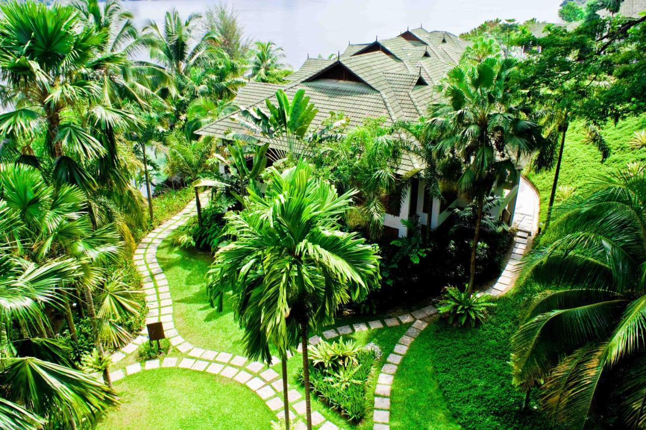 Mines Beach Resort Hotel Сери Кембанган Екстериор снимка