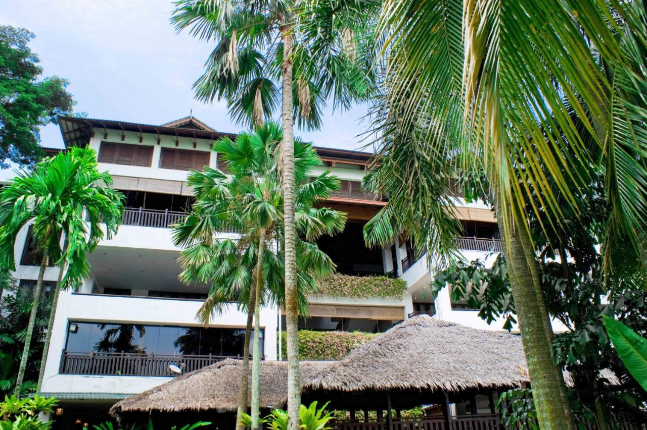 Mines Beach Resort Hotel Сери Кембанган Екстериор снимка