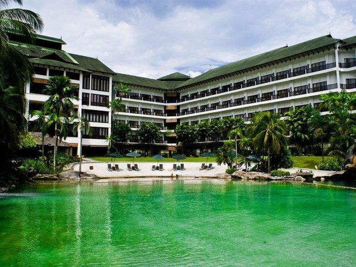 Mines Beach Resort Hotel Сери Кембанган Екстериор снимка