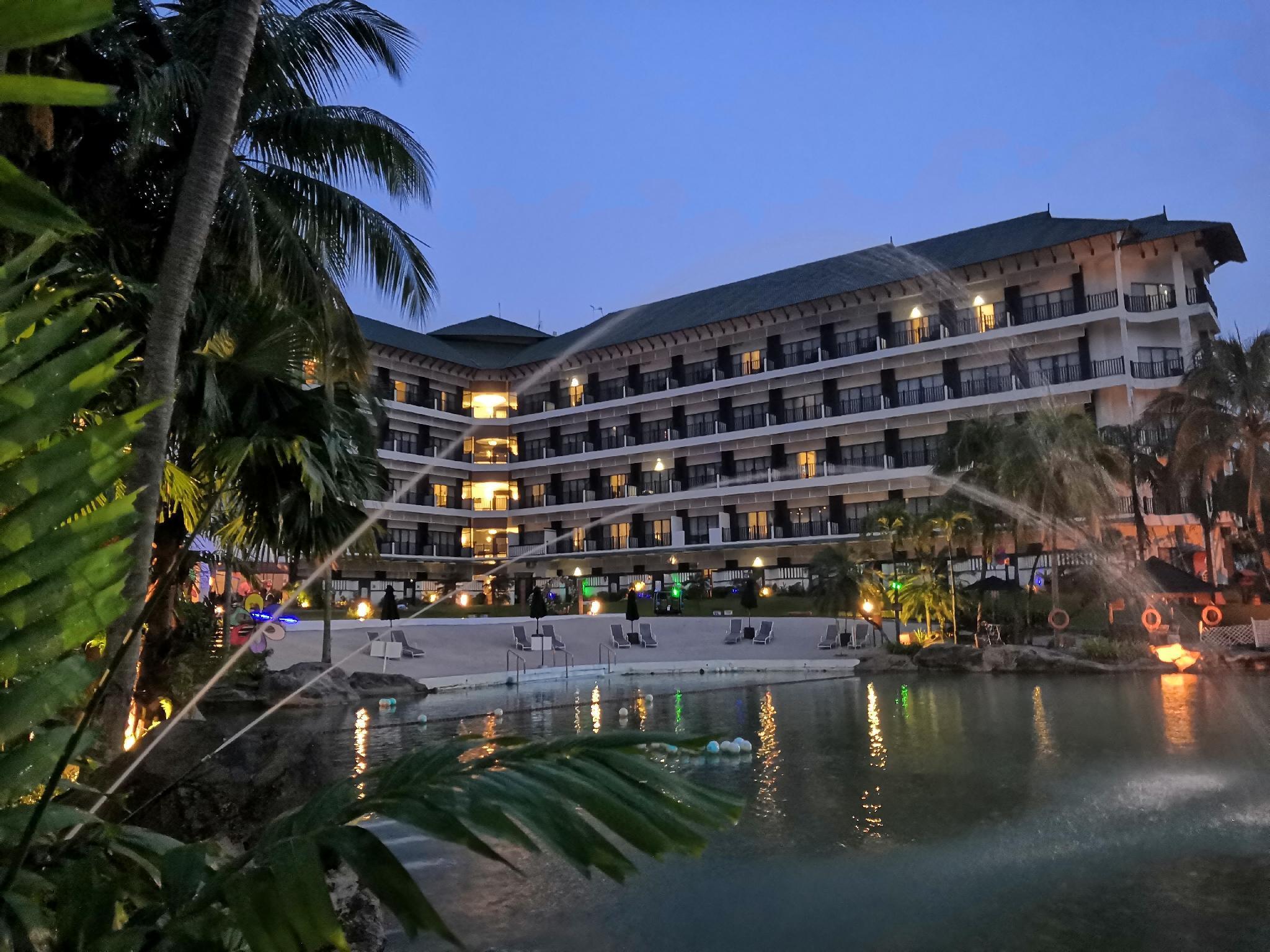 Mines Beach Resort Hotel Сери Кембанган Екстериор снимка