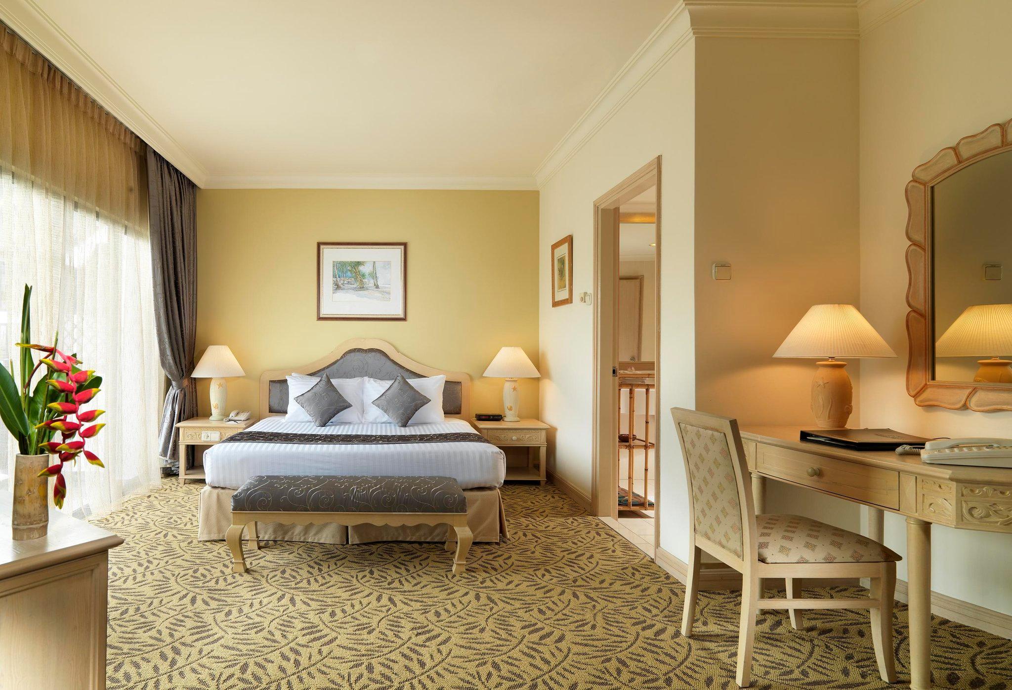 Mines Beach Resort Hotel Сери Кембанган Екстериор снимка