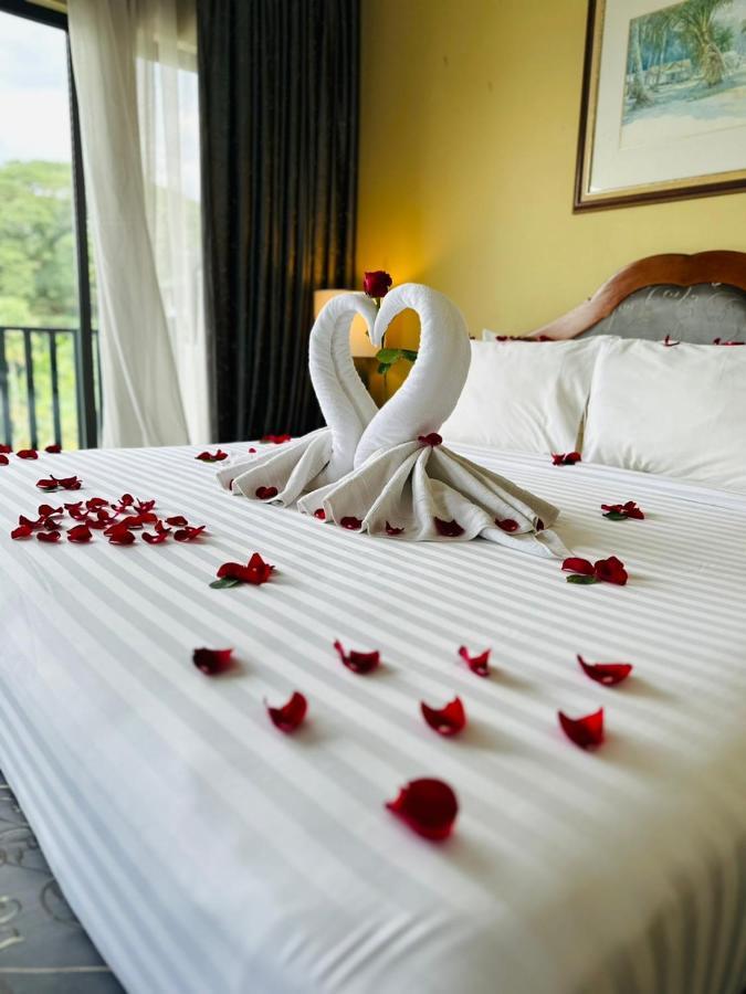 Mines Beach Resort Hotel Сери Кембанган Екстериор снимка
