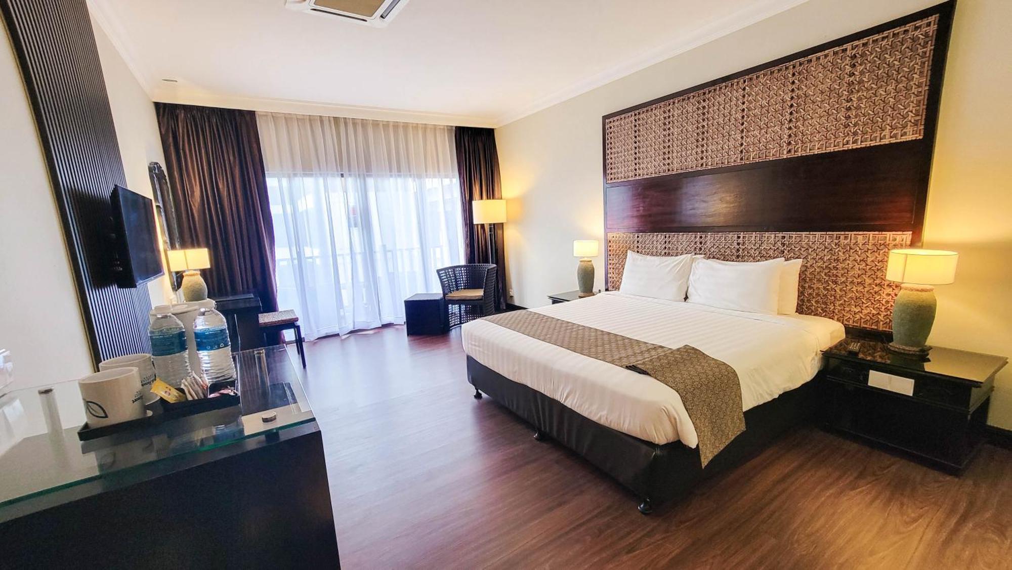 Mines Beach Resort Hotel Сери Кембанган Екстериор снимка